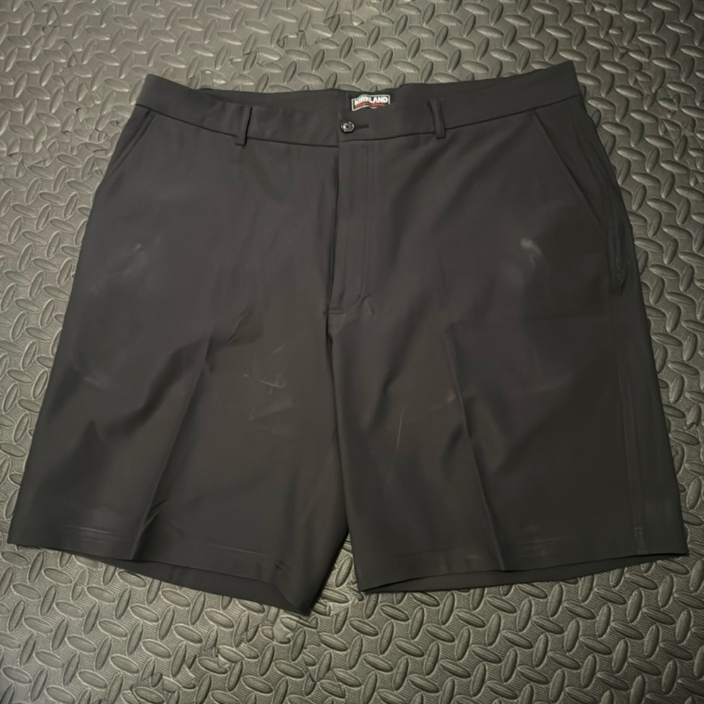 Kirkland Mens Sport black shorts Size 40 waist, 88% Polyester, Light wear